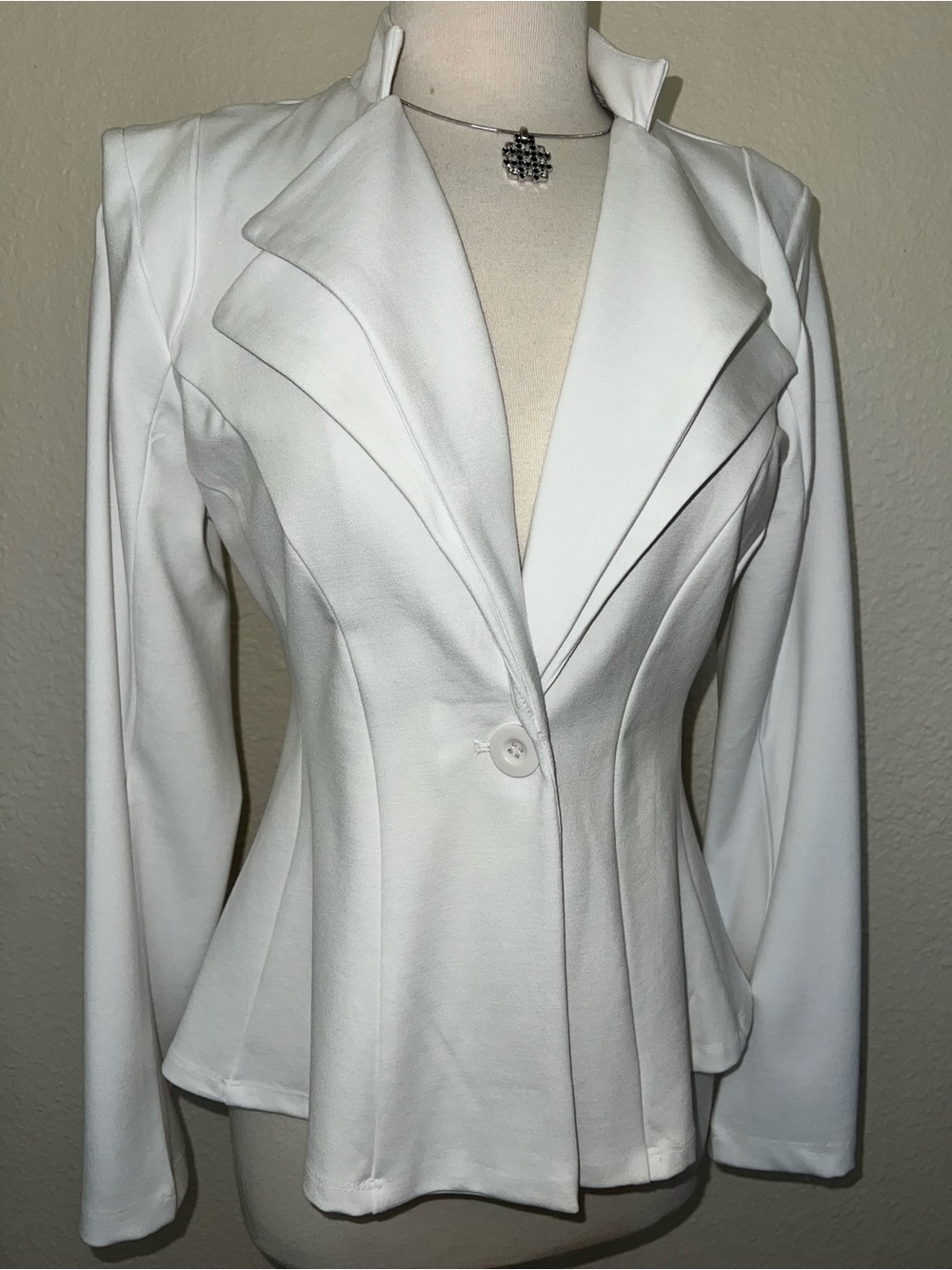 Hybrid & Company White Sculpted Peplum Blazer
